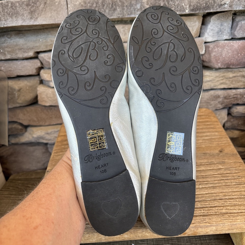 Brighton Heart Medallion Metallic Silver Ballet Flats Women's Shoes 10 B - Picture 6 of 12